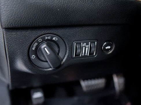 Used 2019 Dodge Challenger SRT Hellcat image 17