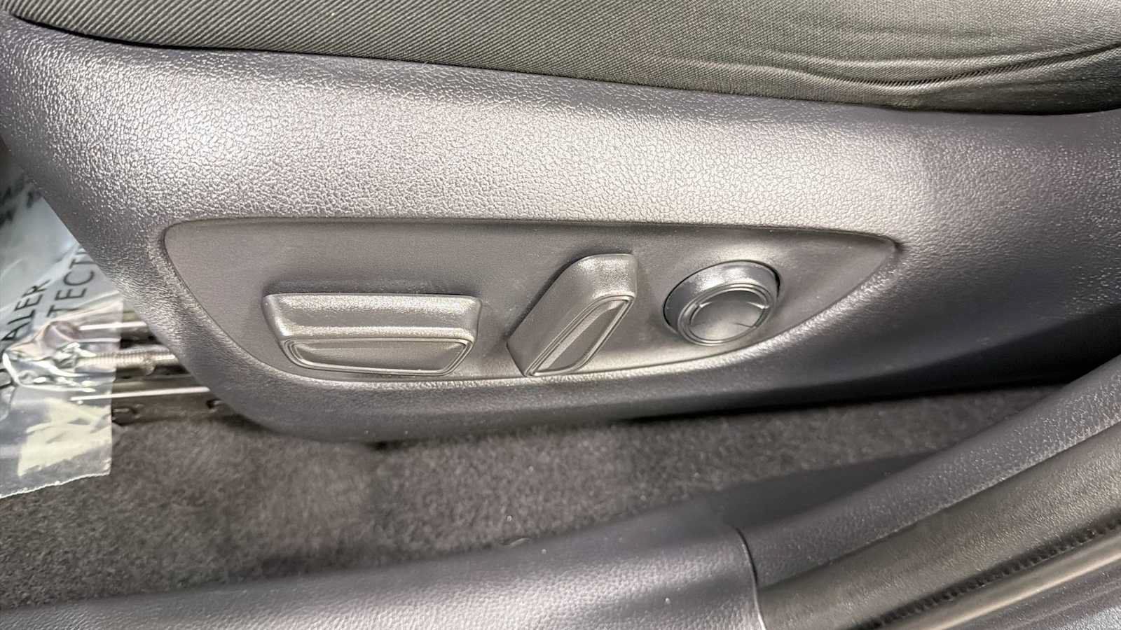 Used 2020 Toyota RAV4 XLE AWD/4WD image 14