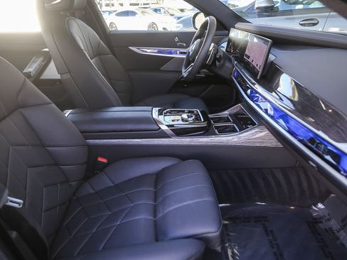 Used 2026 BMW 750e xDrive w/ Premium Package AWD/4WD image 13