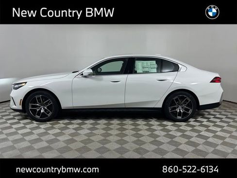 New 2026 BMW 530i xDrive w/ Premium Package image 4