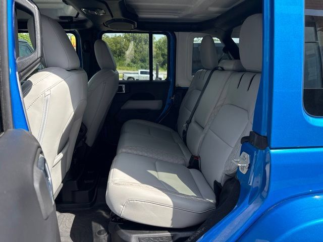 Used 2023 Jeep Wrangler Unlimited Sahara AWD/4WD image 12