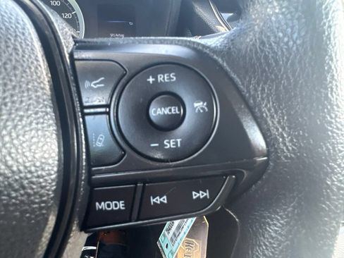Used 2021 Toyota Corolla LE FWD image 17