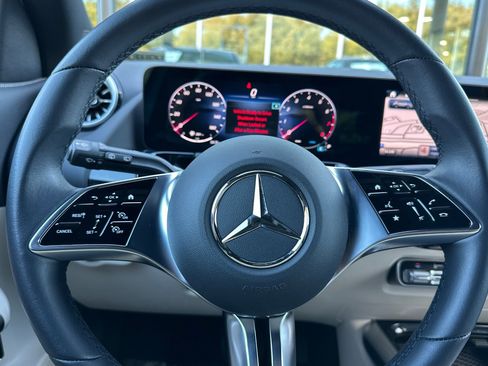 Used 2025 Mercedes-Benz GLA 250 image 24