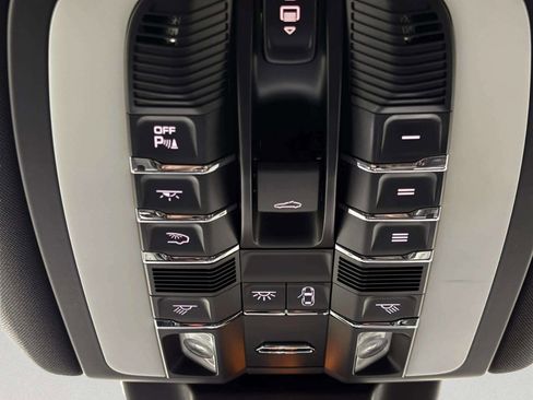 Used 2018 Porsche Macan S AWD/4WD image 34