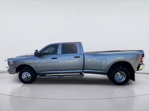 Used 2024 RAM 3500 Tradesman w/ Chrome Appearance Group AWD/4WD image 6