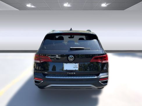 Used 2023 Volkswagen Taos SE w/ Panoramic Sunroof Package FWD image 10