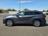 Used 2022 Toyota Highlander Platinum image 3