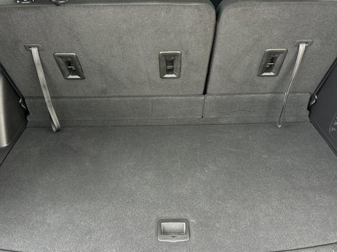 Used 2023 Chevrolet Traverse LT image 15