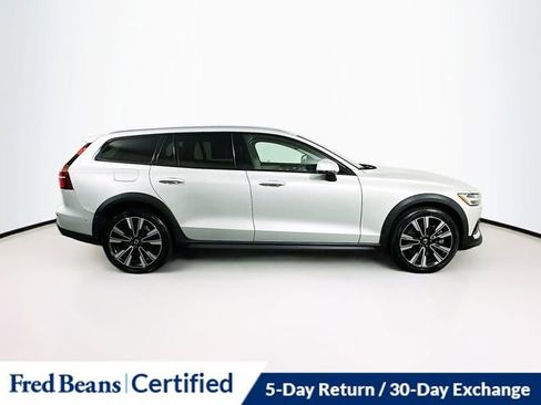 Used 2022 Volvo V60 T5 Cross Country w/ Advanced Package image 9