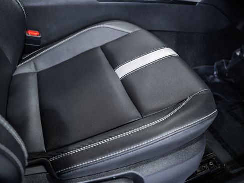 Used 2025 Toyota Camry SE image 31