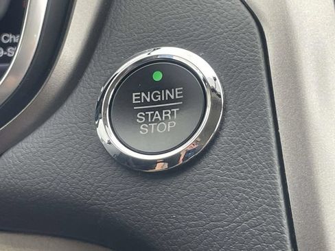 Used 2017 Ford Fusion SE w/ Fusion SE Technology Package FWD image 22