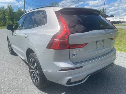 Used 2024 Volvo XC60 B5 Core AWD/4WD image 2