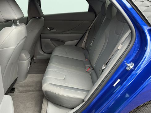 Certified 2025 Hyundai Elantra SE FWD image 14