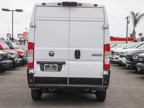 Used 2024 RAM ProMaster 2500 w/ Convenience Group FWD image 5
