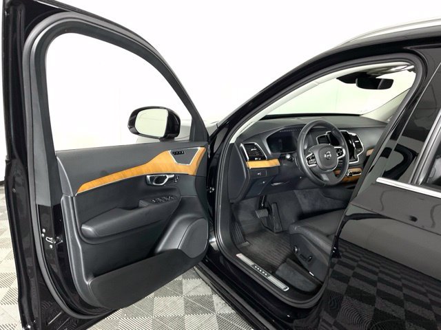 Certified 2025 Volvo XC90 B5 Plus w/ Protection Package AWD/4WD image 27