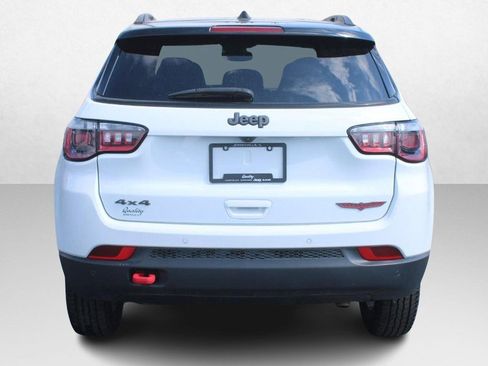 Used 2024 Jeep Compass Trailhawk image 4