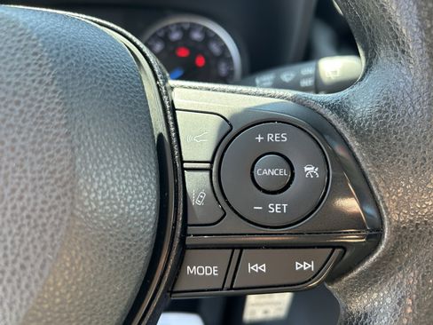 Certified 2022 Toyota RAV4 LE AWD/4WD image 21