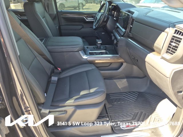 Used 2024 Chevrolet Silverado 1500 LT Trail Boss w/ LT Trail Boss Premium Package AWD/4WD image 12