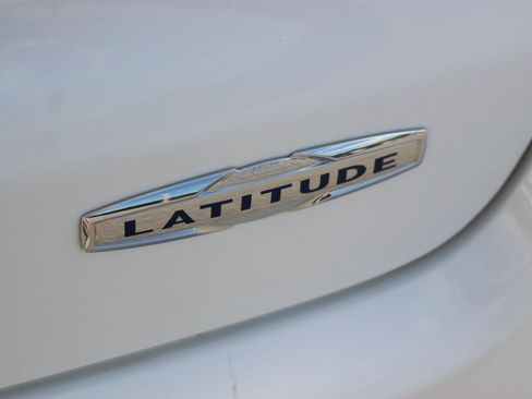 Used 2024 Jeep Compass Latitude AWD/4WD image 10