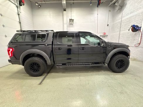 Used 2017 Ford F150 Raptor w/ Equipment Group 802A Luxury AWD/4WD image 3