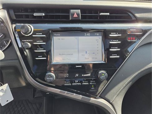 Used 2020 Toyota Camry SE w/ Carpet Mat Package FWD image 14