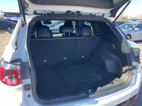 Used 2025 Jeep Compass Limited image 31