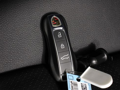 New 2026 Porsche Cayenne image 23