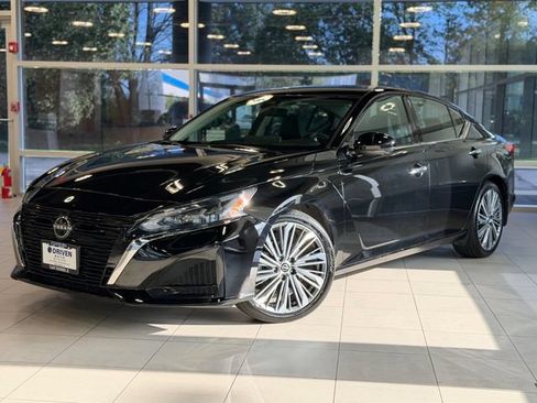 Used 2023 Nissan Altima 2.5 SL FWD image 1