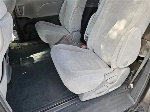 Used 2017 Toyota Sienna LE image 17