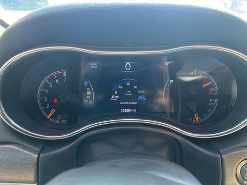 Used 2015 Jeep Grand Cherokee Limited w/ Luxury Group II image 10