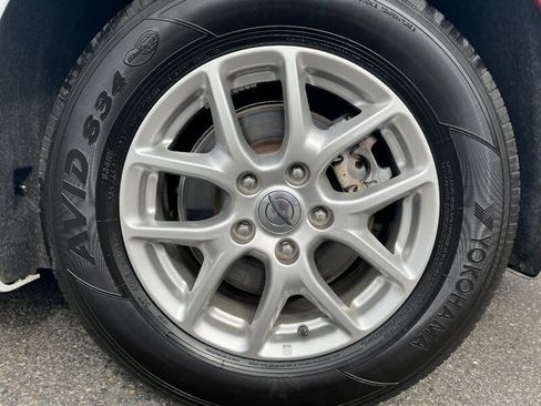 Used 2024 Chrysler Pacifica Touring-L FWD image 34