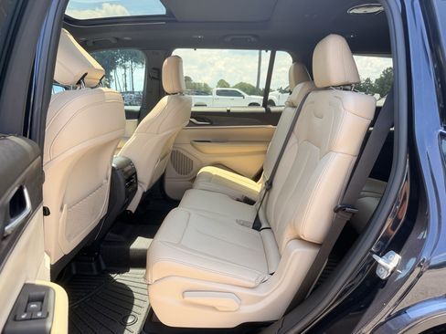 Used 2024 Jeep Grand Cherokee L Limited w/ Luxury Tech Group II AWD/4WD image 30