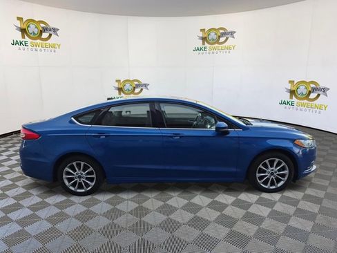 Used 2017 Ford Fusion SE w/ Fusion SE Technology Package FWD image 11