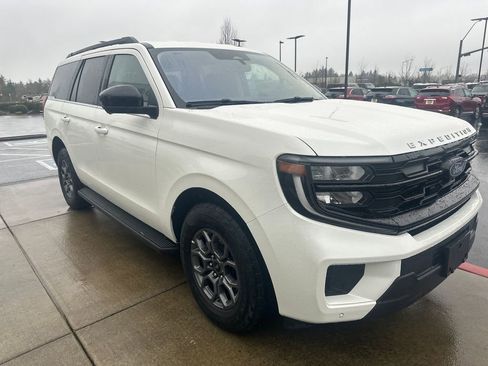 Used 2025 Ford Expedition Active image 6