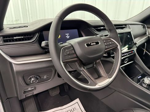 New 2026 Jeep Grand Cherokee L Limited RWD image 19