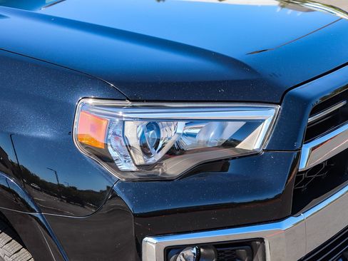Certified 2022 Toyota 4Runner Limited AWD/4WD image 12