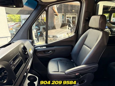 Used 2019 Mercedes-Benz Sprinter 2500 image 21