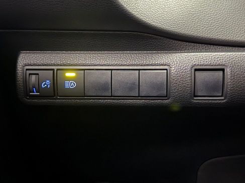 Used 2020 Toyota Corolla LE image 11