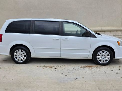 Used 2017 Dodge Grand Caravan SE w/ Power Window Group FWD image 2