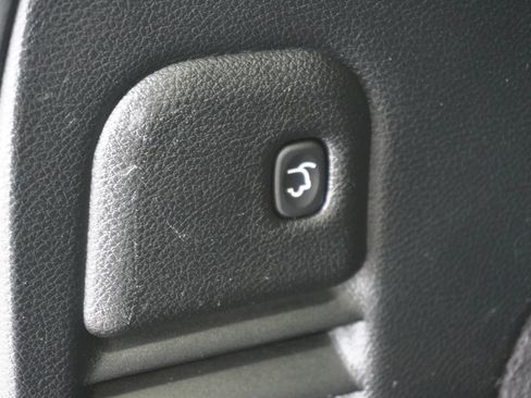 Used 2018 Jeep Grand Cherokee Overland image 28