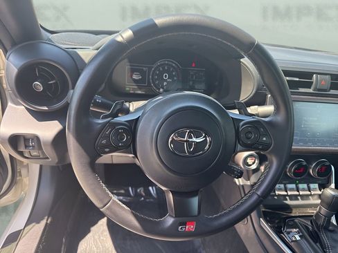 Used 2023 Toyota GR86 RWD image 11