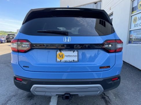 Used 2023 Honda Pilot TrailSport image 4