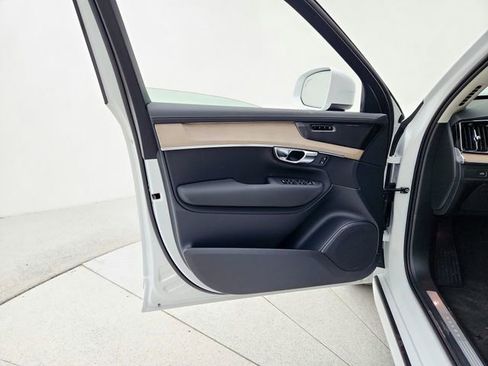 New 2025 Volvo XC90 B6 Plus w/ Protection Package Premier image 27