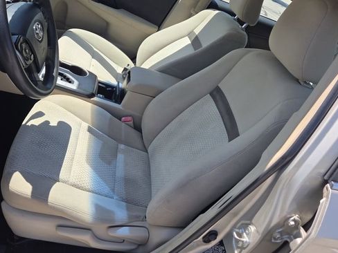 Used 2013 Toyota Camry LE FWD image 17
