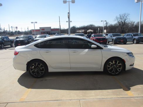 Used 2015 Chrysler 200 S w/ Navigation & Sound Group I image 8