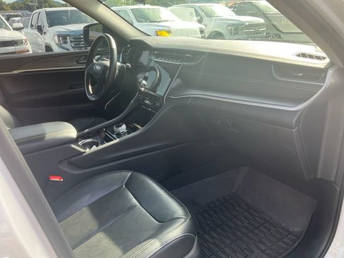 Used 2022 Jeep Grand Cherokee L Limited w/ Black Appearance Package RWD image 11