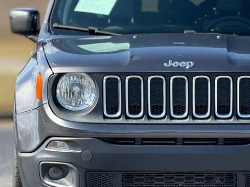 Used 2018 Jeep Renegade Latitude image 11