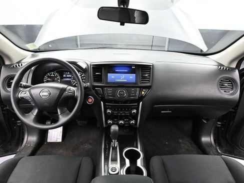 Used 2017 Nissan Pathfinder S image 22
