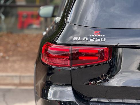 Used 2024 Mercedes-Benz GLB 250 4MATIC image 15