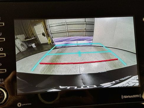 Used 2022 Toyota Prius XLE FWD image 21